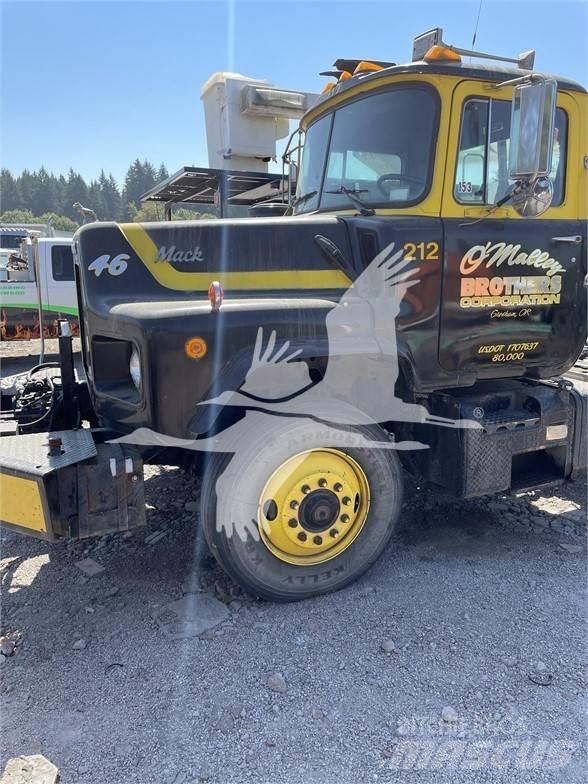Mack DM688S 트랙터 유닛