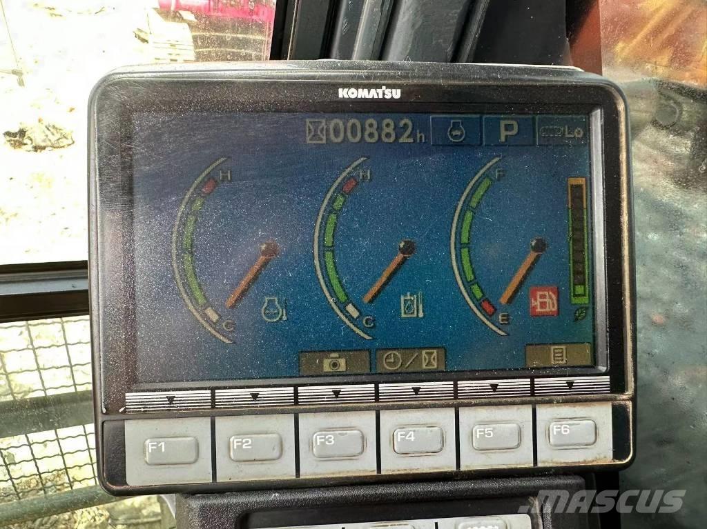 Komatsu PC 240-8 대형 굴삭기 29톤 이상