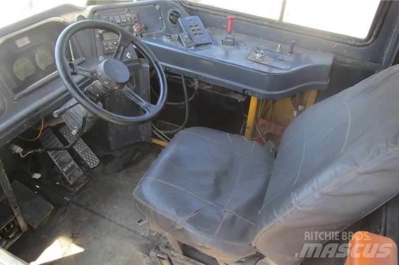 Bell B20C 탱커 트럭