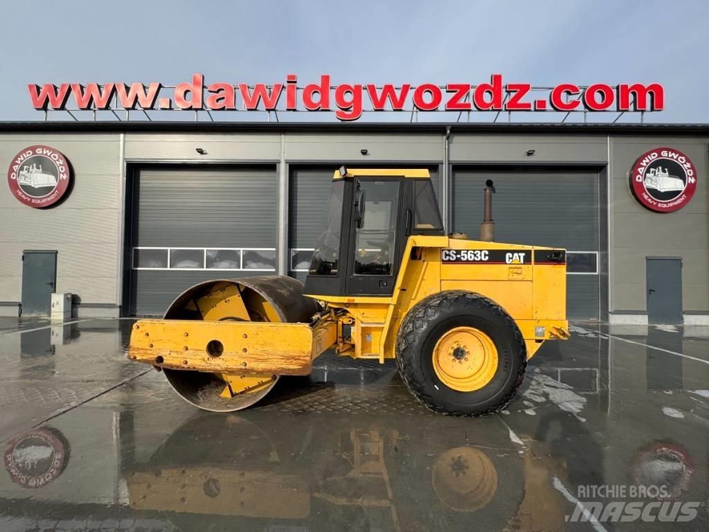 CAT CS 563 C 싱글 드럼 롤러