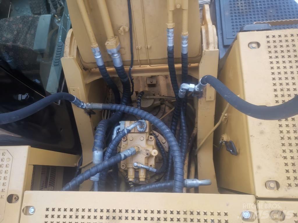 CAT 330 D 대형 굴삭기 29톤 이상