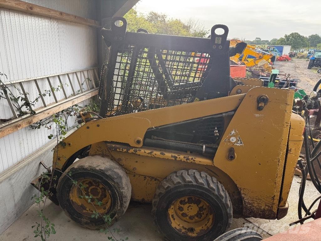 CAT 216 B 3  스키드로더