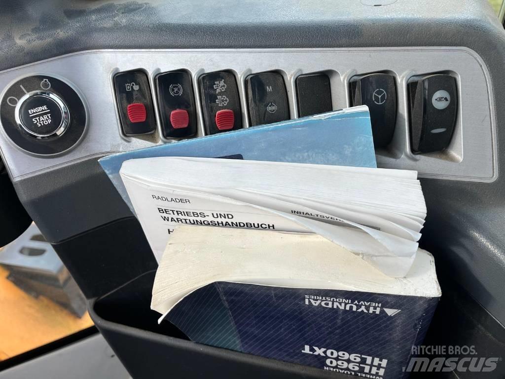 Hyundai HL 960  휠로우더