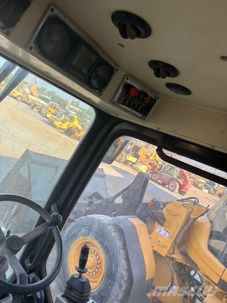  Max Com R712 공기 타이어 롤러