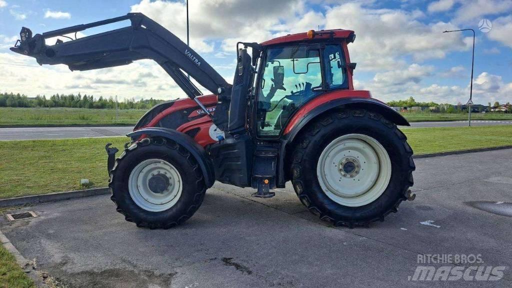 Valtra T 214 트랙터