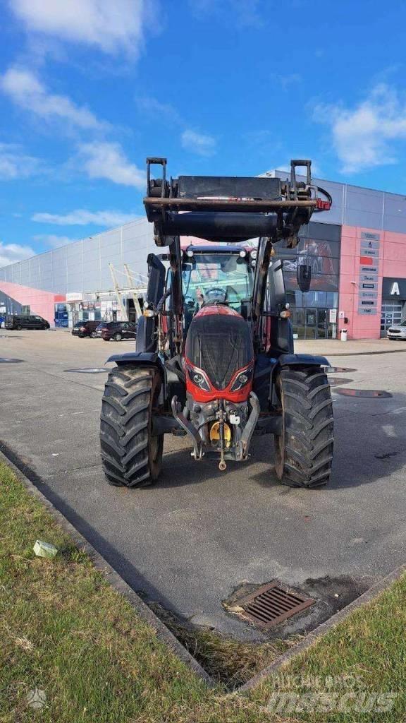 Valtra T 214 트랙터