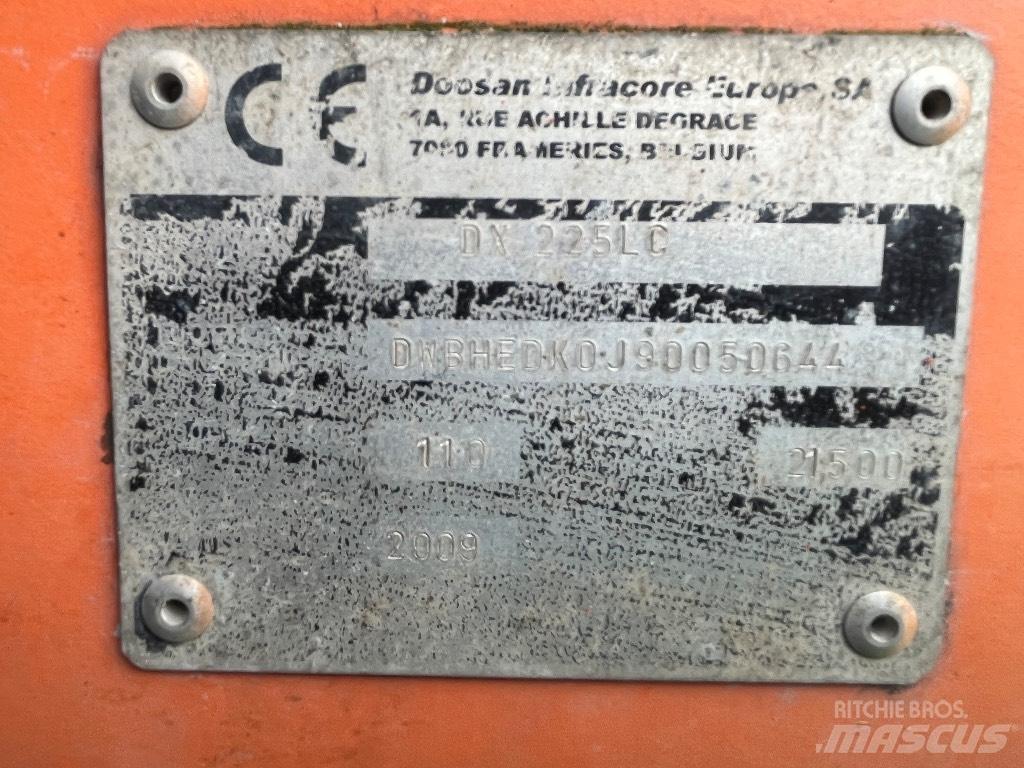 Doosan DX 225 LC 롱리치 굴삭기