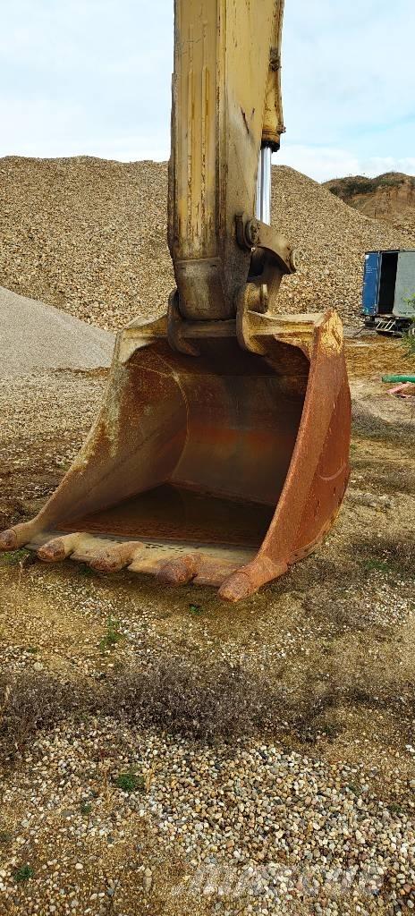 Komatsu PC 600 LC-7K 대형 굴삭기 29톤 이상