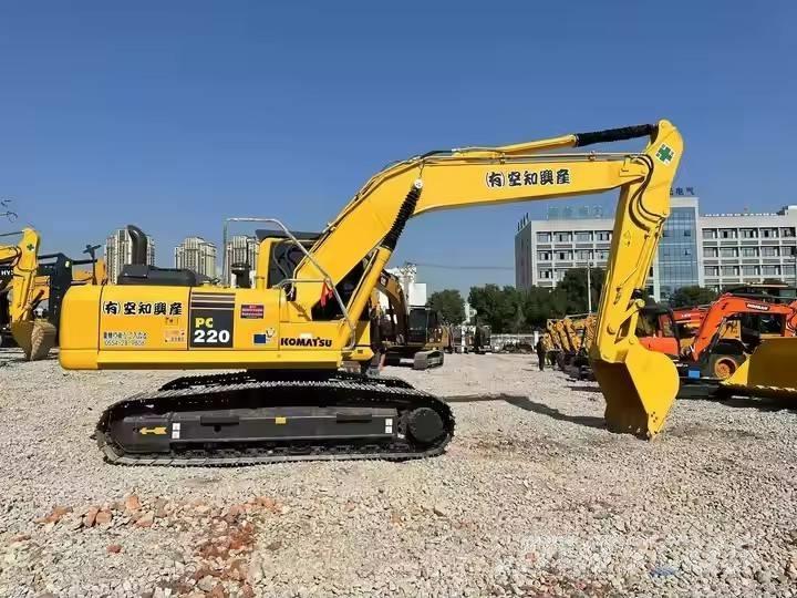 Komatsu PC 220 대형 굴삭기 29톤 이상