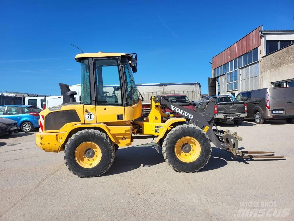 Volvo L 30 G  휠로우더