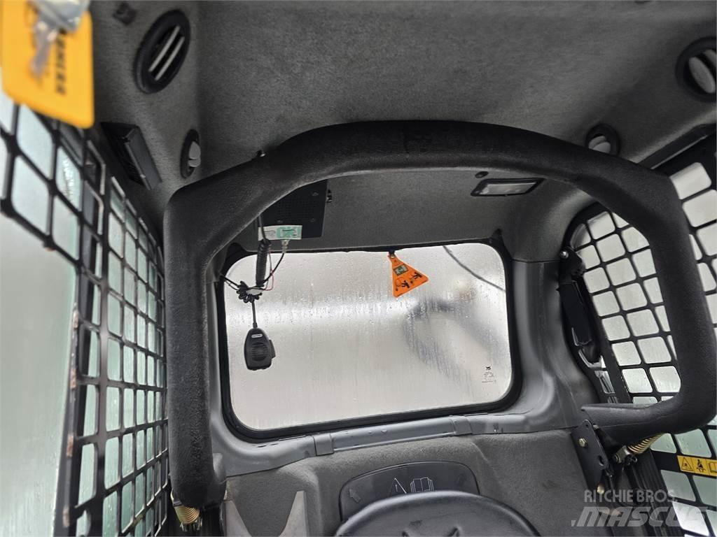 Bobcat S590  스키드로더
