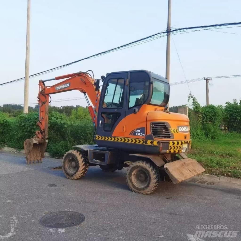 Doosan DX60W  휠 굴삭기