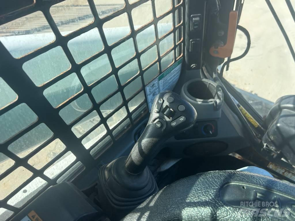 Bobcat S740  스키드로더
