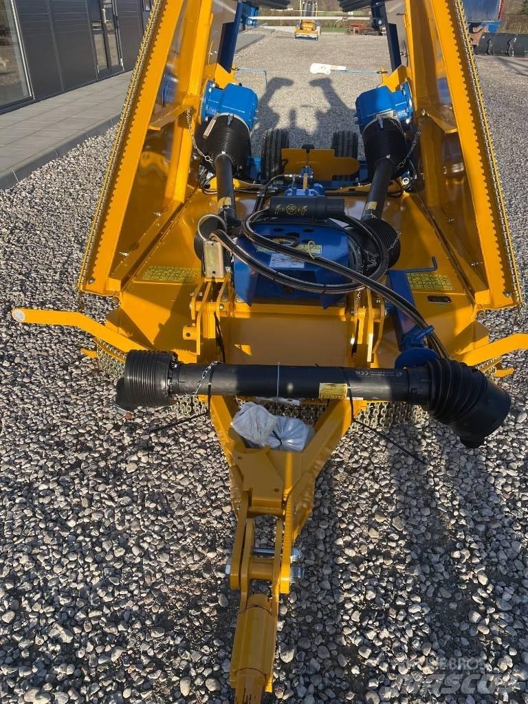 Bomford TriWing 4600 제초기