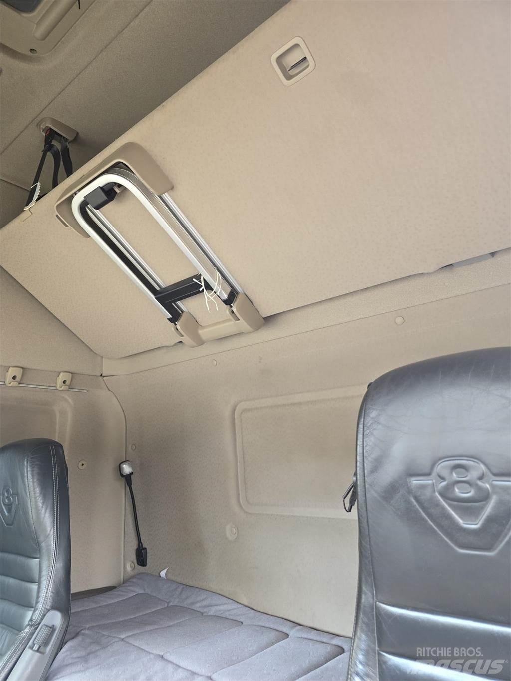 Scania R560 트랙터 유닛