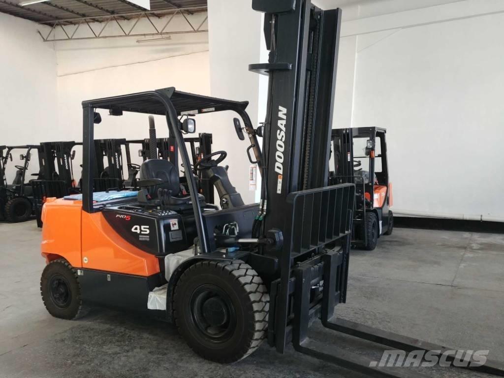 Doosan D45 SC-5 디젤 지게차