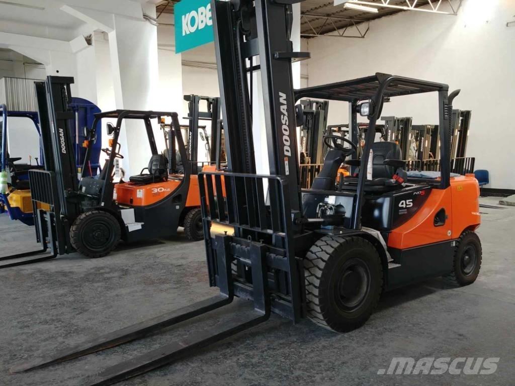Doosan D45 SC-5 디젤 지게차