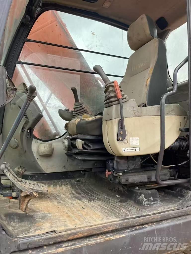 Hitachi ZX 200 수륙양용 굴삭기