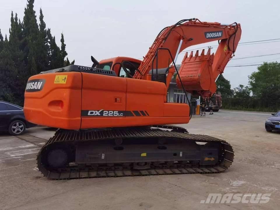 Doosan DX 225 대형 굴삭기 29톤 이상