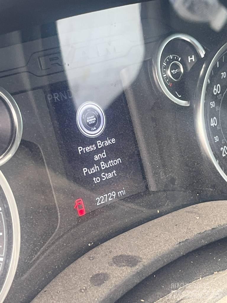 RAM 5500 플랫베드/드롭사이드 트럭