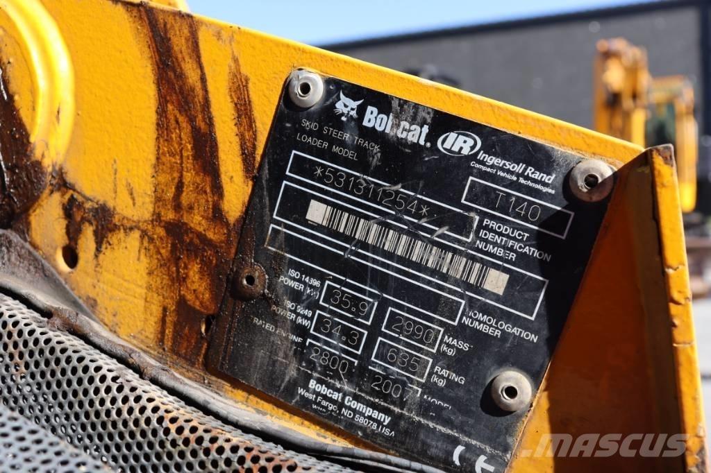 Bobcat T 140  스키드로더