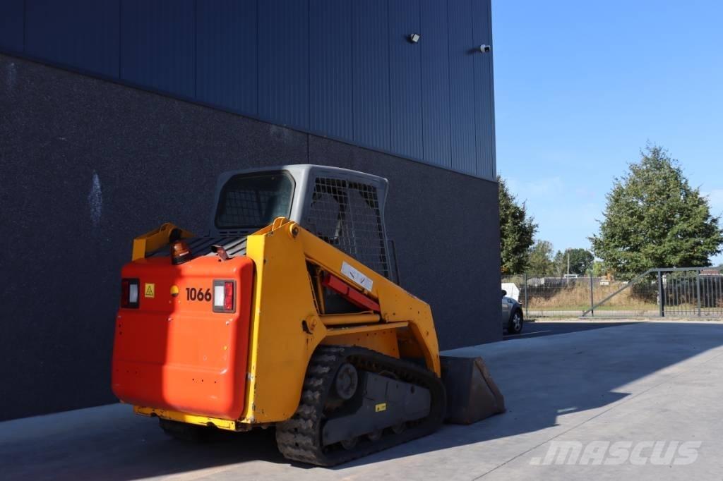 Bobcat T 140  스키드로더