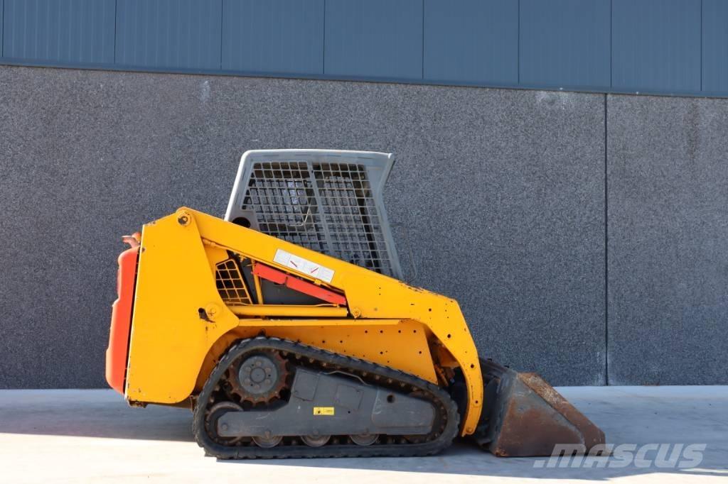 Bobcat T 140  스키드로더