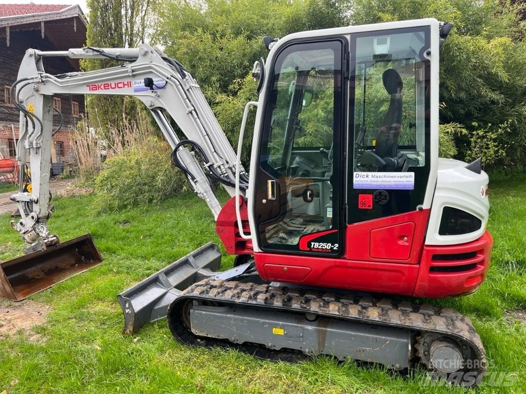 Takeuchi TB250-2 소형 굴삭기 7톤 미만