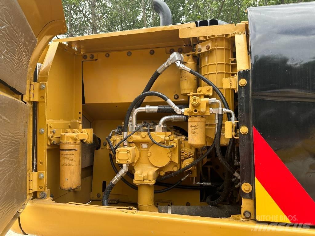CAT 320D 대형 굴삭기 29톤 이상