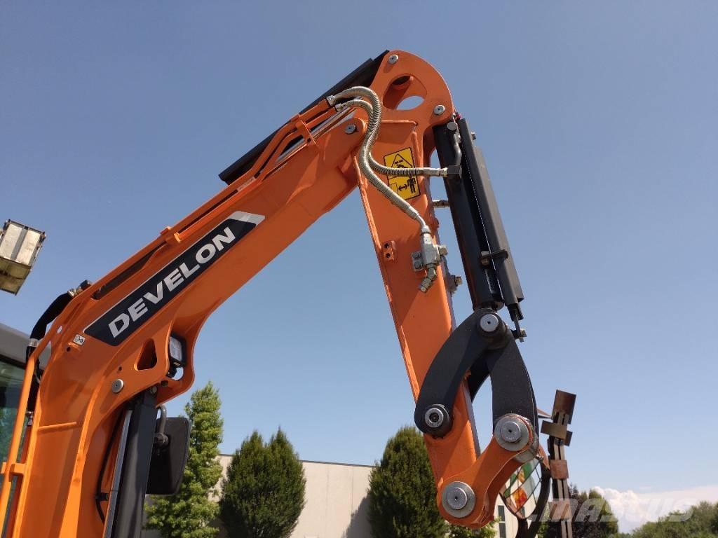 Develon DX 27 Z-7 소형 굴삭기 7톤 미만