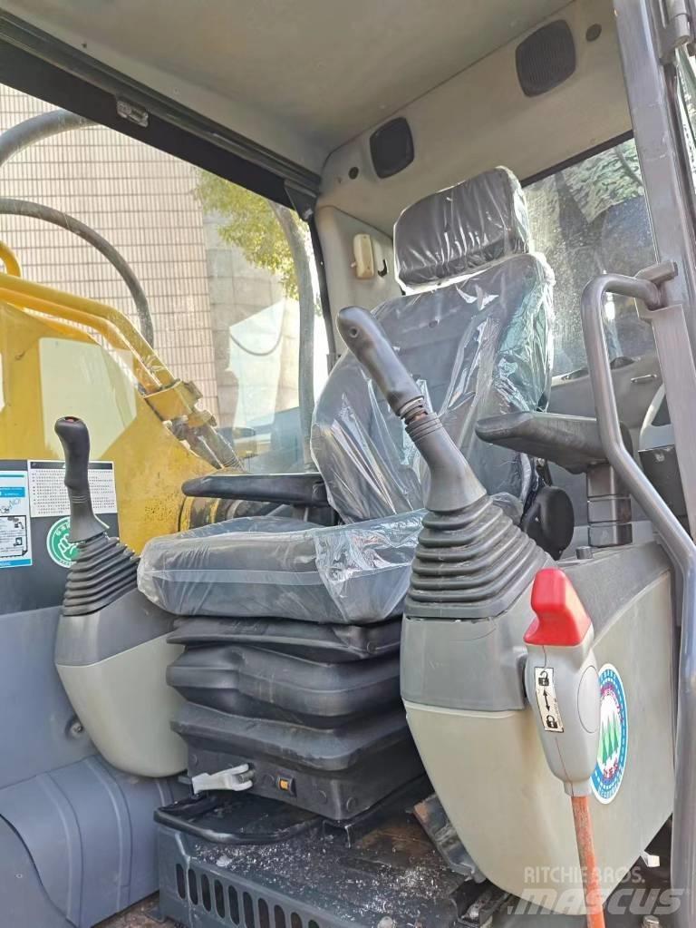 Hitachi ZX 200 대형 굴삭기 29톤 이상