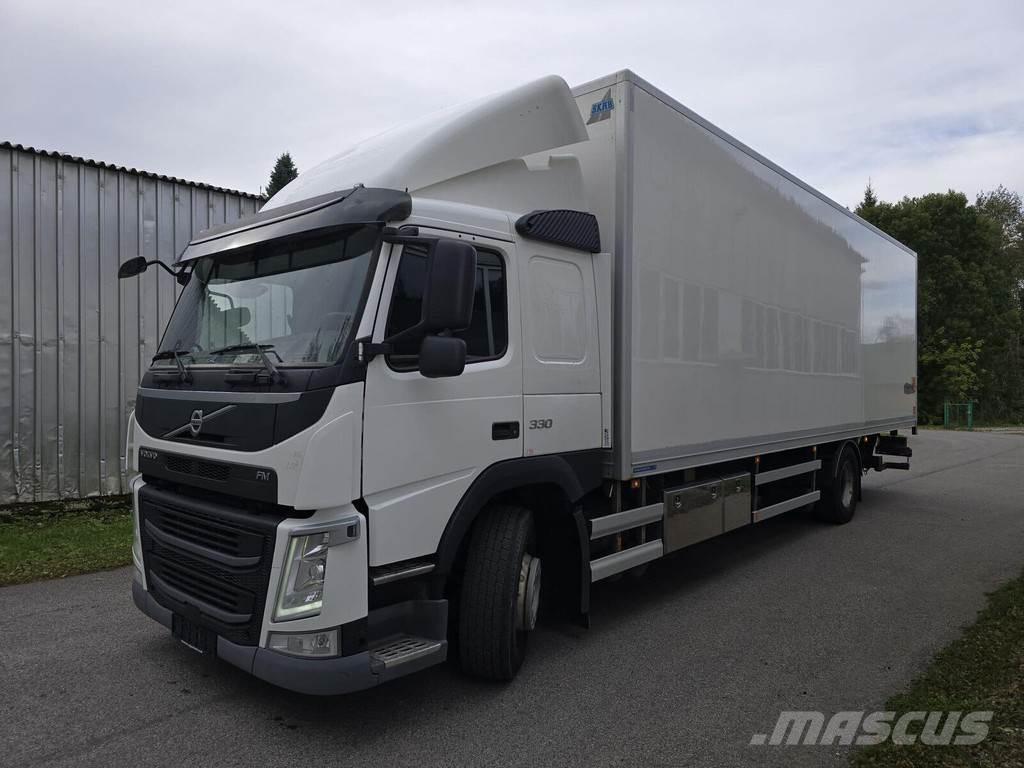 Volvo FM330 4X2 탑차 트럭