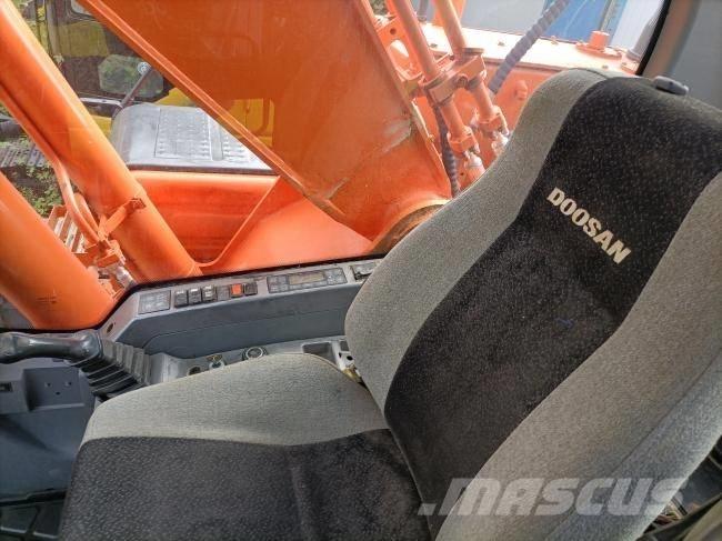 Doosan DX 300 대형 굴삭기 29톤 이상