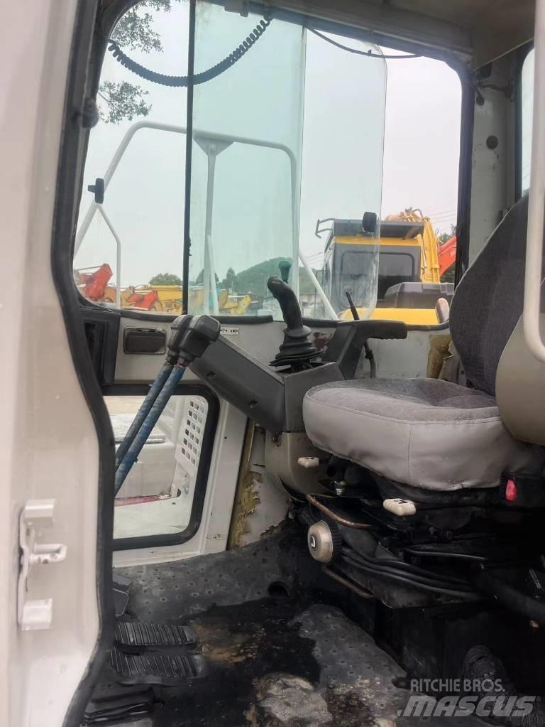 Takeuchi TB180C 대형 굴삭기 29톤 이상