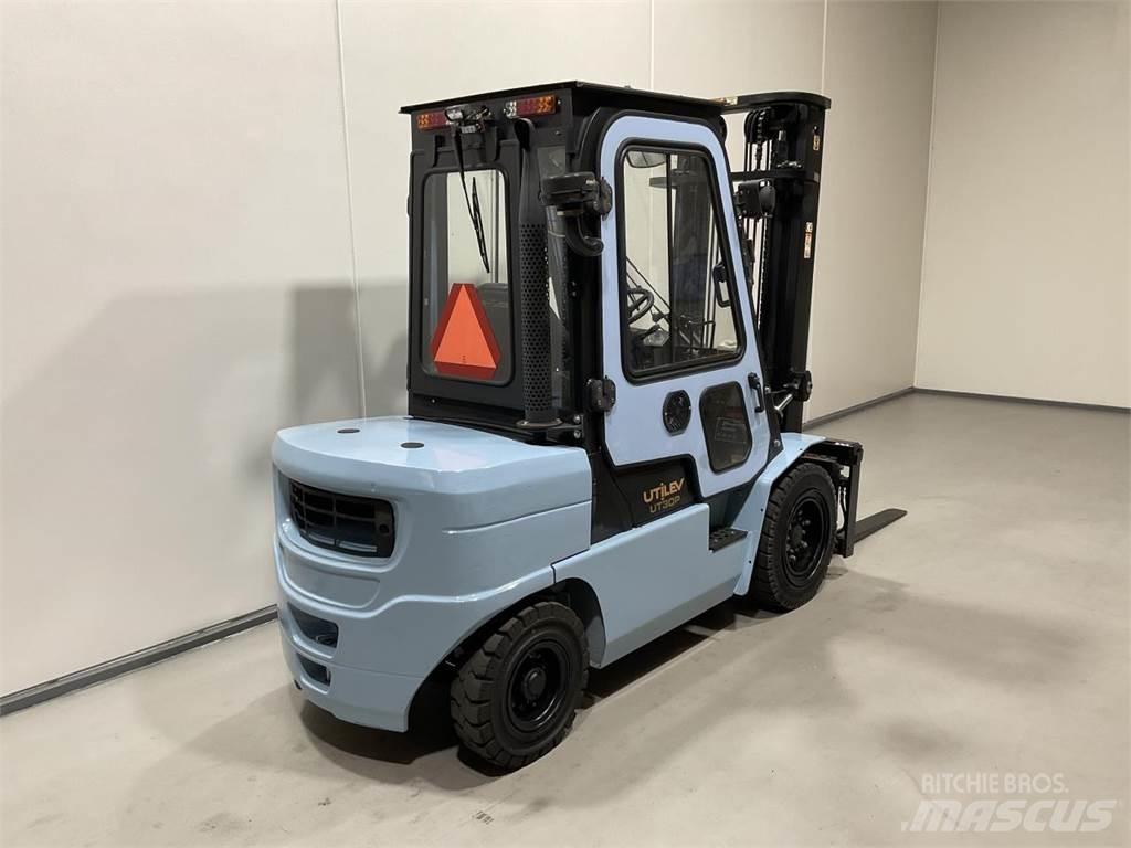 Utilev UT30P 디젤 지게차