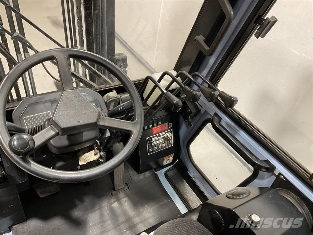 Utilev UT30P 디젤 지게차