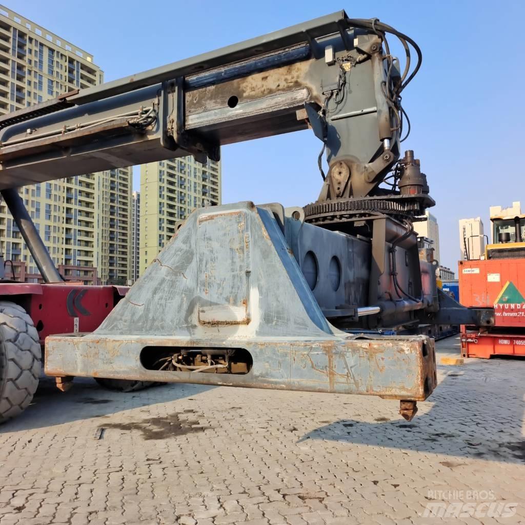 Kalmar DRD450 리치 스태커