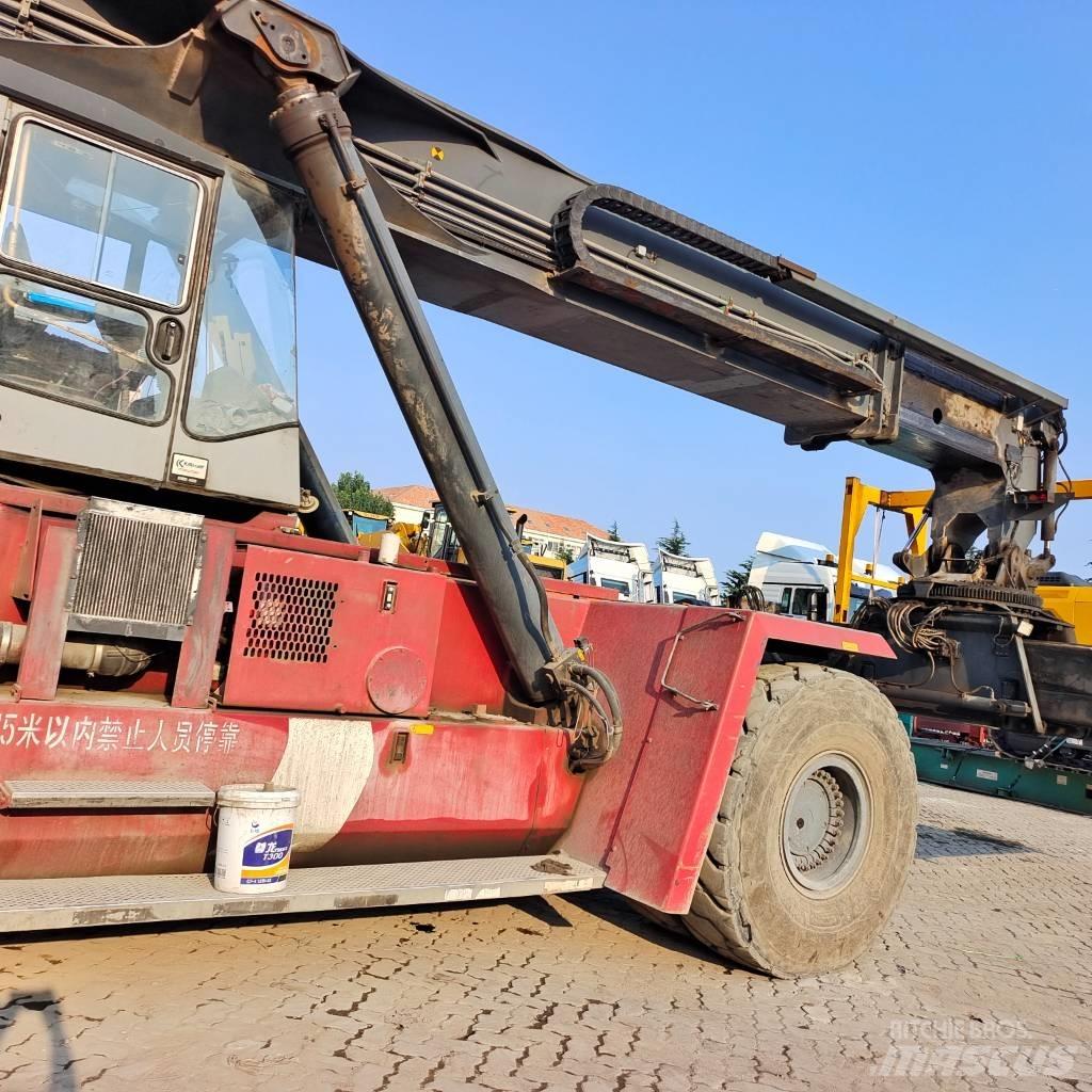Kalmar DRD450 리치 스태커