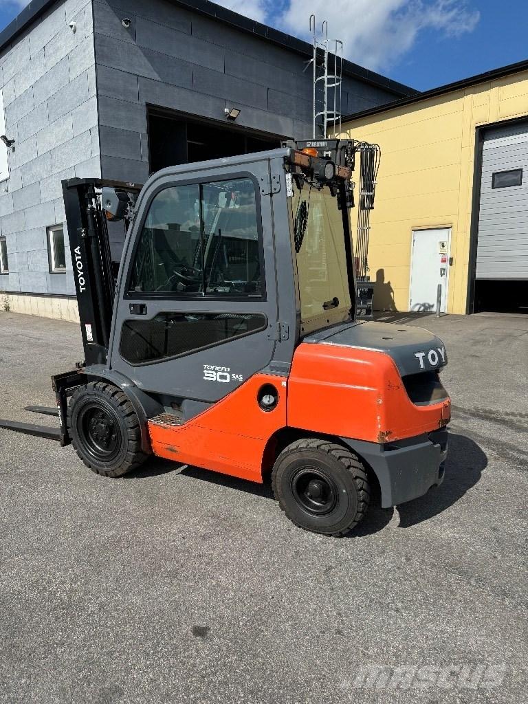 Toyota 02-8FDF30 디젤 지게차