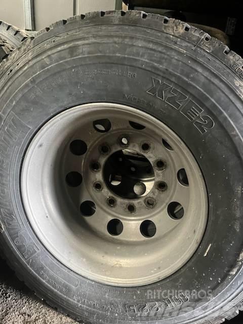 Freightliner M2 106 박스 바디 트레일러
