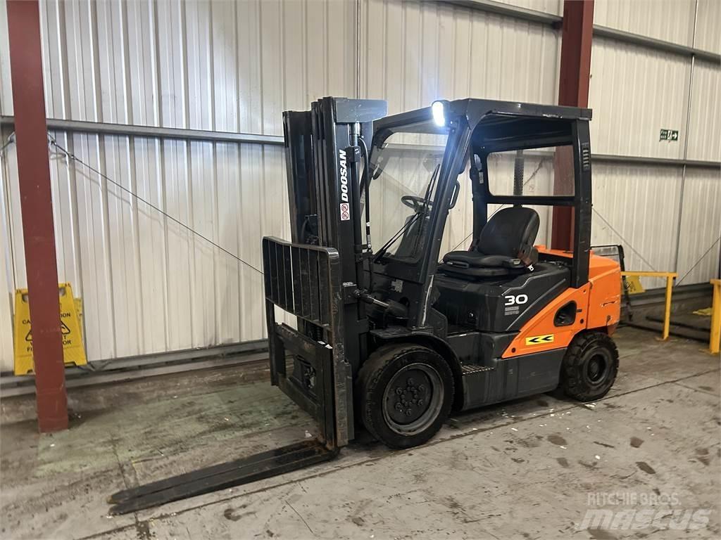 Doosan D30S-5 디젤 지게차