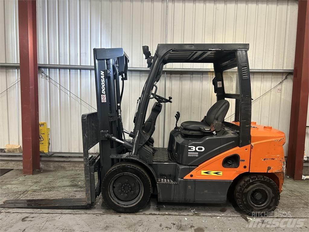 Doosan D30S-5 디젤 지게차