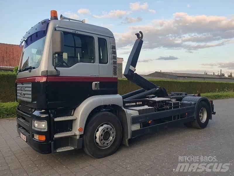 MAN TG 310 A 훅 리프트 트럭