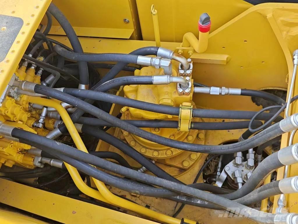 Komatsu PC 200 대형 굴삭기 29톤 이상