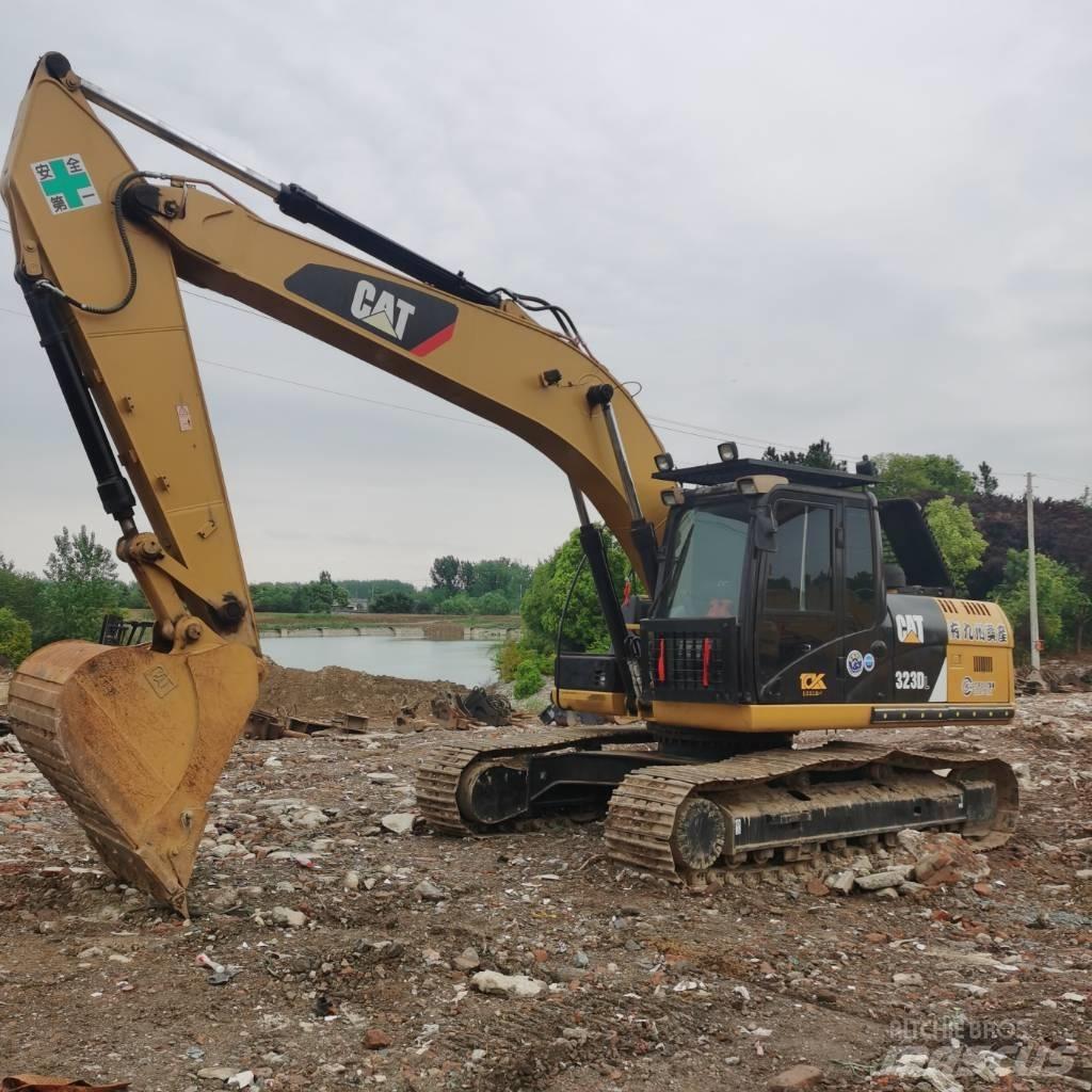 CAT 323DL 대형 굴삭기 29톤 이상