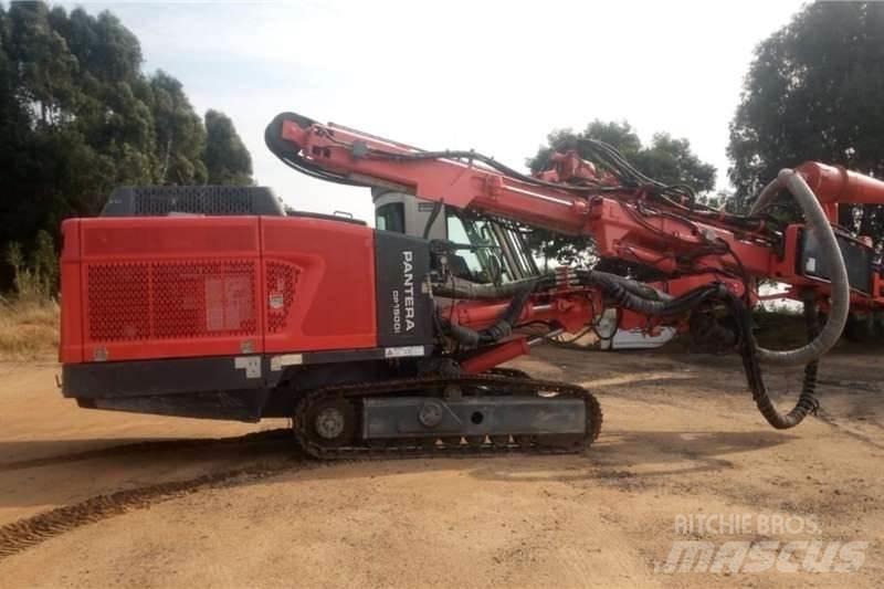 Sandvik DP1500i 도로 굴착기