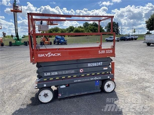 SkyJack SJ III 3226 가위형 리프트
