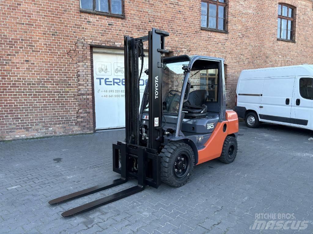 Toyota 06-8FDF30 디젤 지게차