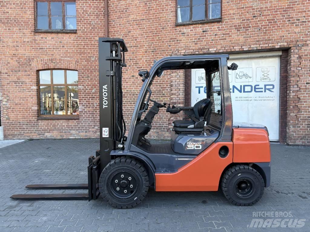 Toyota 06-8FDF30 디젤 지게차