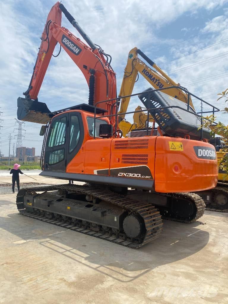 Doosan DX 300 대형 굴삭기 29톤 이상